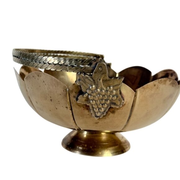 Brass Pedestal Lotus Bowl VTG 80s Footed Regency Kitchen Home Decor Metalware - Picture 5 of 12